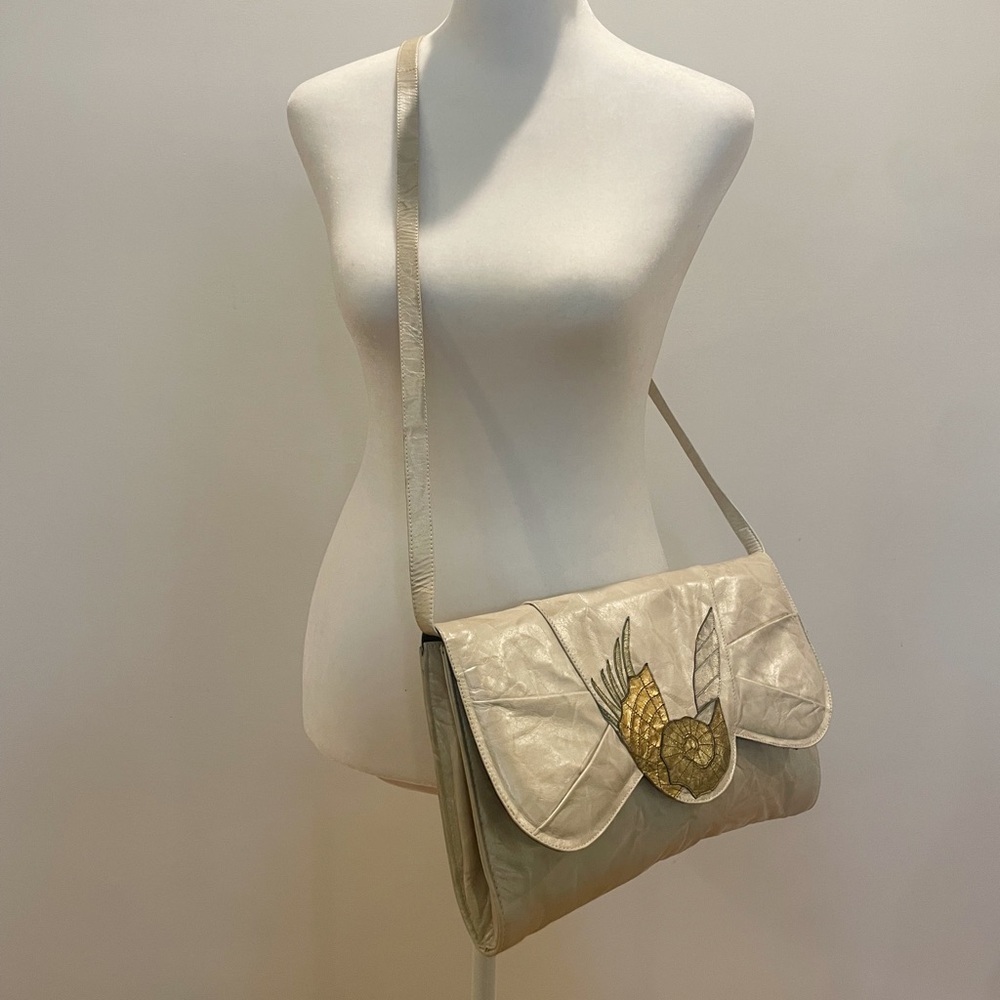 Vintage 70s Iridescent Champagne Leather Metallic Scalloped Crossbody Handbag